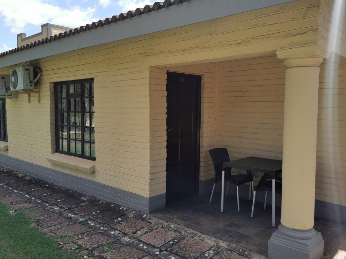 סאבי Floreat Riverside Lodge And Spa מראה חיצוני תמונה